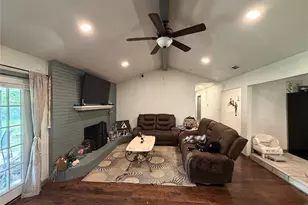 1305 Pinehurst Dr, Fort Worth, TX 76134 - Photo 9