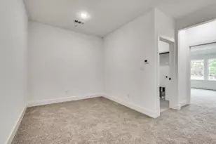 120 Homes Dr, Grand Prairie, TX 75050 - Photo 9