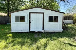 1114 Davis St, Cleburne, TX 76033 - Photo 13