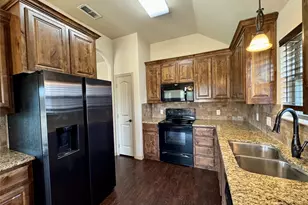 417 Lens St, Eastland, TX 76448 - Photo 5