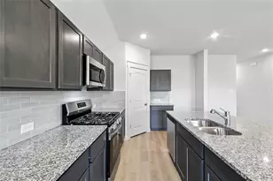 106 Patrick Henry Dr, Venus, TX 76084 - Photo 5