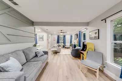 1103 W Russell Avenue, Carrollton, TX 75006 - Photo 7