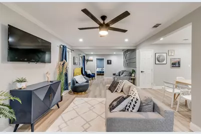 1103 W Russell Avenue, Carrollton, TX 75006 - Photo 5