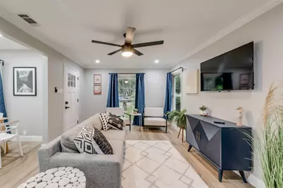 1103 W Russell Avenue, Carrollton, TX 75006 - Photo 3