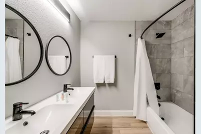 1103 W Russell Avenue, Carrollton, TX 75006 - Photo 17