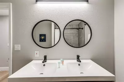 1103 W Russell Avenue, Carrollton, TX 75006 - Photo 19