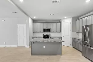 911 Ponds Edge Ln, Euless, TX 76040 - Photo 9