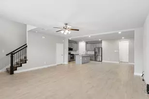 911 Ponds Edge Ln, Euless, TX 76040 - Photo 5
