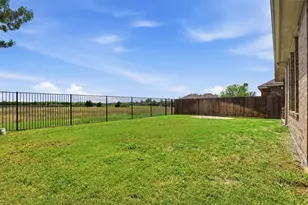 2451 Beachview Dr, Grand Prairie, TX 75054 - Photo 39
