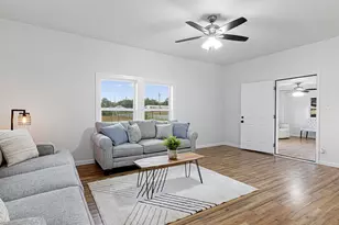 611 Cherry St, Bowie, TX 76230 - Photo 3