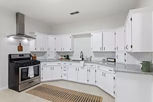 611 Cherry St, Bowie, TX 76230 - Photo 9