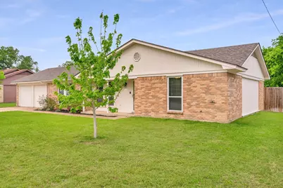 445 Parkridge Boulevard, Burleson, TX 76028 - Photo 3
