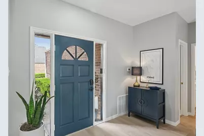 209 Cimarron Trail #6, Irving, TX 75063 - Photo 17