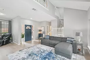 209 Cimarron Trail, Irving, TX 75063 - Photo 3