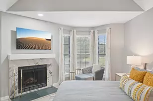 209 Cimarron Trail, Irving, TX 75063 - Photo 9