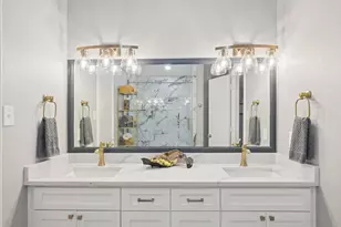 209 Cimarron Trail, Irving, TX 75063 - Photo 11