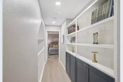 209 Cimarron Trail #6, Irving, TX 75063 - Photo 15