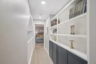 209 Cimarron Trail, Irving, TX 75063 - Photo 15