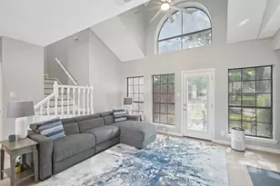209 Cimarron Trail, Irving, TX 75063 - Photo 23