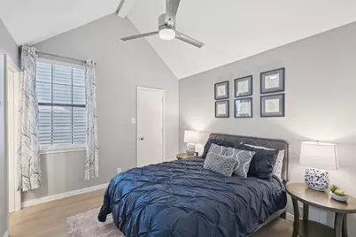 209 Cimarron Trail #6, Irving, TX 75063 - Photo 13