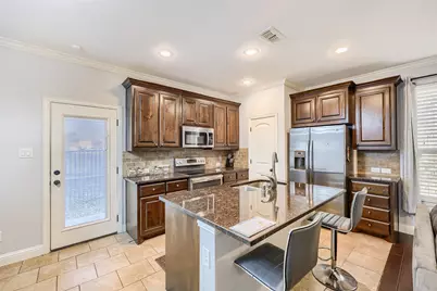 5035 Venecia Way, Grand Prairie, TX 75052 - Photo 9