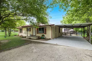 571 S 1st St, Point, TX 75472 - Photo 3