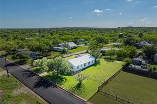 701 N Shelton St, Breckenridge, TX 76424 - Photo 3