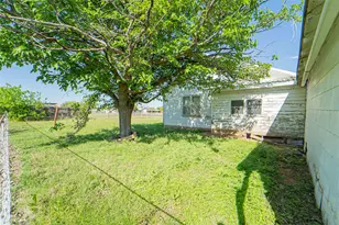 701 N Shelton St, Breckenridge, TX 76424 - Photo 15
