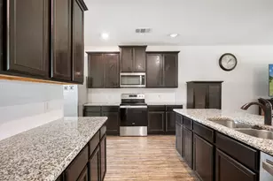 719 Milas Ln, Glenn Heights, TX 75154 - Photo 9