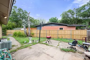 2266 Myrtlewood Dr, Dallas, TX 75232 - Photo 29