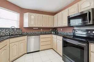 4818 Ashworth Ct, Arlington, TX 76017 - Photo 9