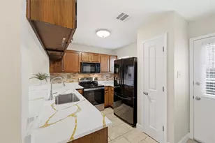 112 Churchill Ln, Euless, TX 76039 - Photo 3