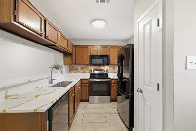 112 Churchill Lane, Euless, TX 76039 - Photo 9