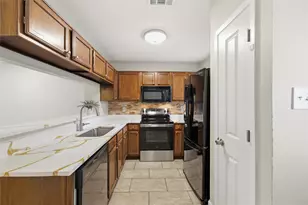 112 Churchill Ln, Euless, TX 76039 - Photo 9