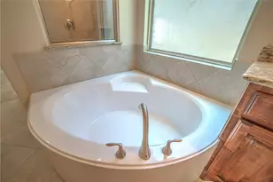 7124 Isle Royal Ln, Irving, TX 75063 - Photo 15