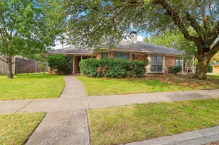 713 Penn Pl, Cedar Hill, TX 75104 - Photo 1