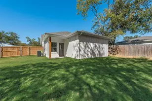 202 Pine St, Bonham, TX 75418 - Photo 19