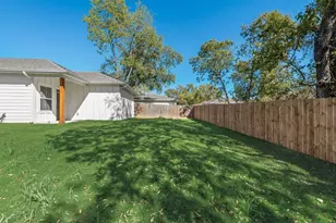 202 Pine St, Bonham, TX 75418 - Photo 21