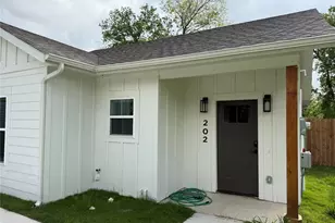 202 Pine St, Bonham, TX 75418 - Photo 5