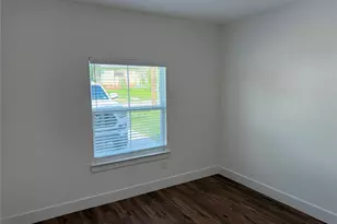 202 Pine St, Bonham, TX 75418 - Photo 17