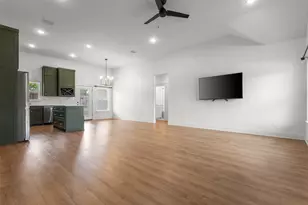 105 Runaway Bay Dr, Runaway Bay, TX 76426 - Photo 5