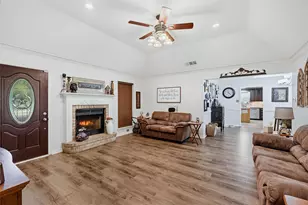 500 Seneca Dr, Waxahachie, TX 75165 - Photo 5
