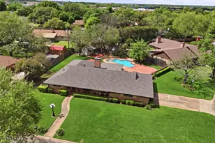 1226 Crestwood Dr, Cleburne, TX 76033 - Photo 5