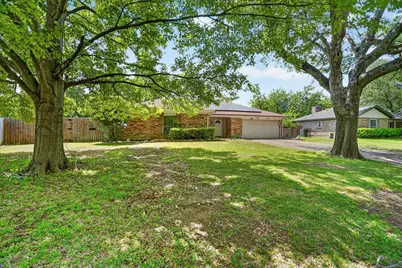 834 S Ridgeway Drive, Cleburne, TX 76033 - Photo 3
