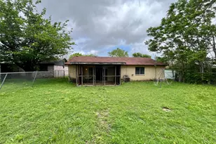 858 Lexington Dr, Lancaster, TX 75134 - Photo 23