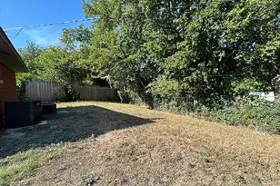 8936 Angleton Pl, Dallas, TX 75243 - Photo 15