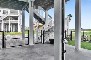 931 Bahama Dr, Port Bolivar, TX 77650 - Photo 13