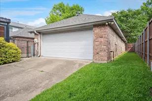 6455 Ridgemont Dr, Dallas, TX 75214 - Photo 39