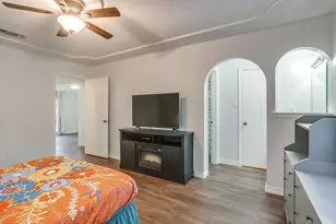 529 Jayellen Ave, Burleson, TX 76028 - Photo 23