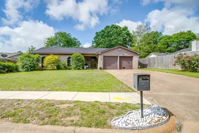529 Jayellen Avenue, Burleson, TX 76028 - Photo 1